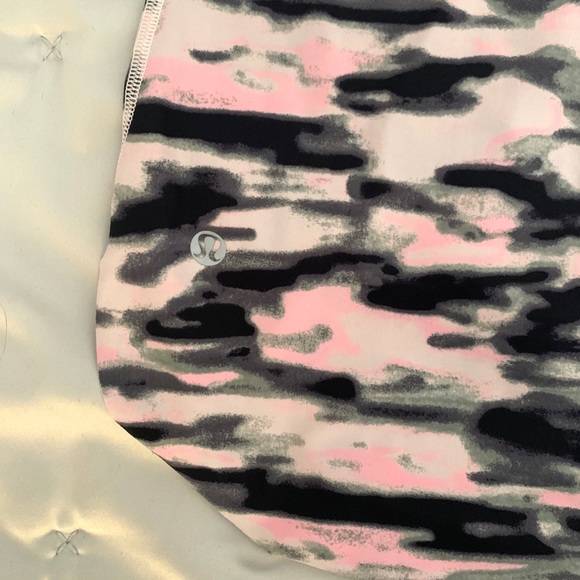 Lululemon Pink Camo Water Bound Singlet - Picture 5 of 6